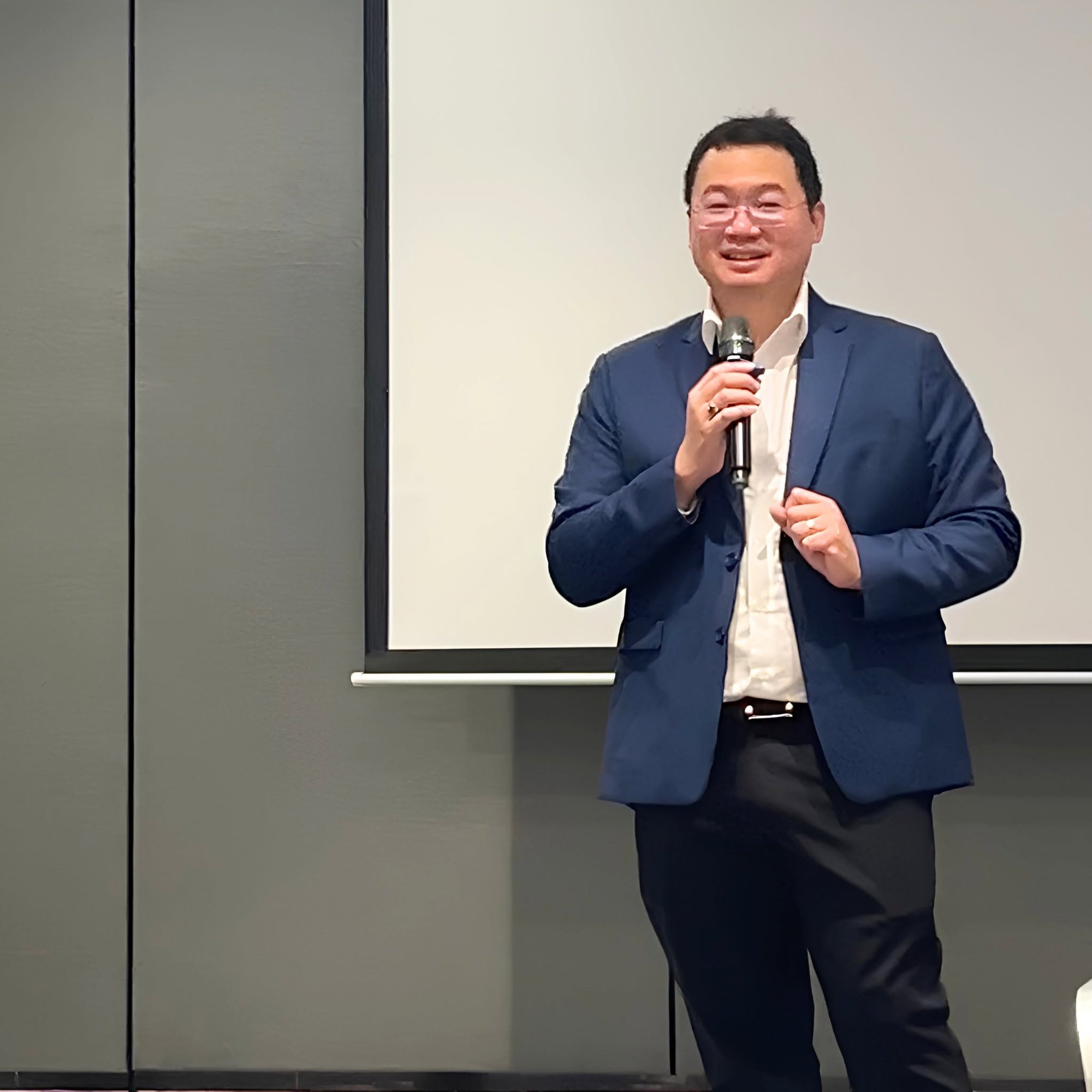 คุณภาสวร วรวิวัฒน์ กล่าวเปิดงานสัมมนา Kick Off Half Year 2026 ของ BioCotton